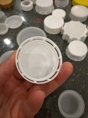PE 플라스틱 병 나사 모자 ISO9001 Childproof 38mm 플라스틱 모자