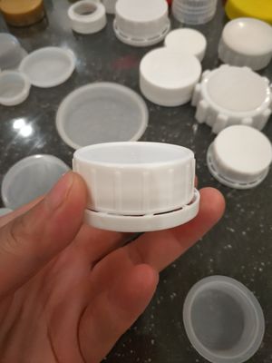 PE 플라스틱 병 나사 모자 ISO9001 Childproof 38mm 플라스틱 모자